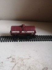 Mainline 37-136 OO Gauge United Molasses Tank Wagon 128 Brown