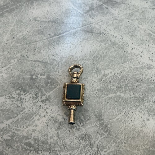 9ct gold fob 375 - 9ct,
