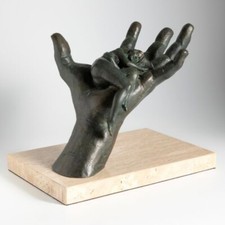 Lorenzo Quinn sculpture