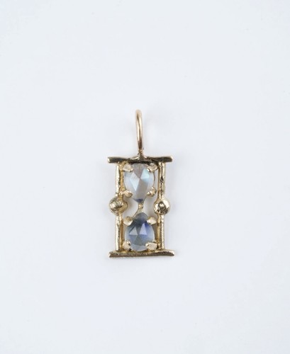Acanthus amulet hourglass - acanthus,