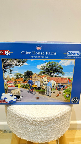 Gibsons olive house - gibsons,