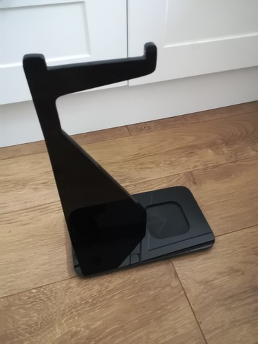 Floor standing toilet roll