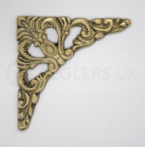 Cast brass corner - corner, for
