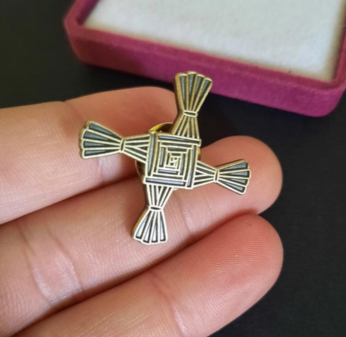 Brigid cross pin badge - st,
