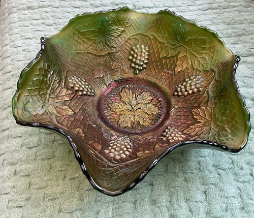 Attractive carnival glass - attractive, ‘