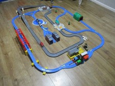tomy trackmaster thomas the tank engine train set with thomas character trains