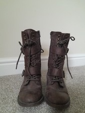 Ladies Rocket Dog Brown Leather Boots With Buckle And Lace Up Detailing Size 5