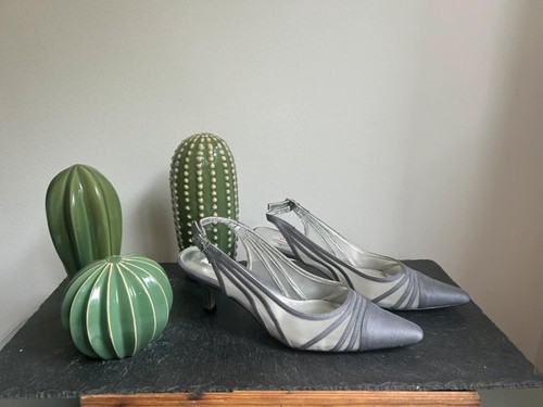 Elegant grey kitten heel
