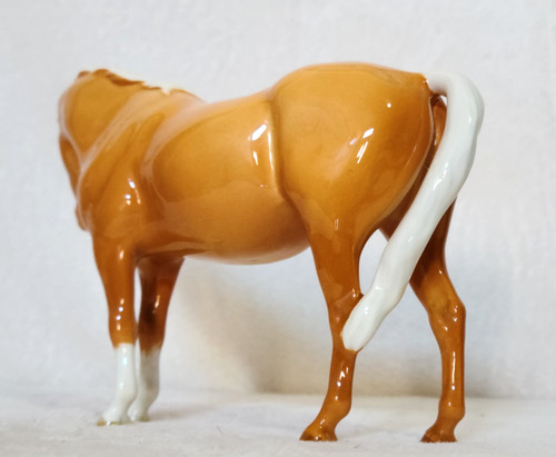 Beswick mare head down facing - beswick,