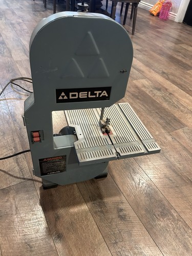 Delta vertical band - vertical, saw