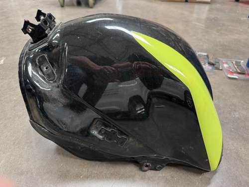 Yamaha petrol tank - r1,