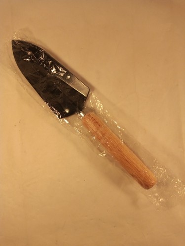 Black metal trowel - wood, handle
