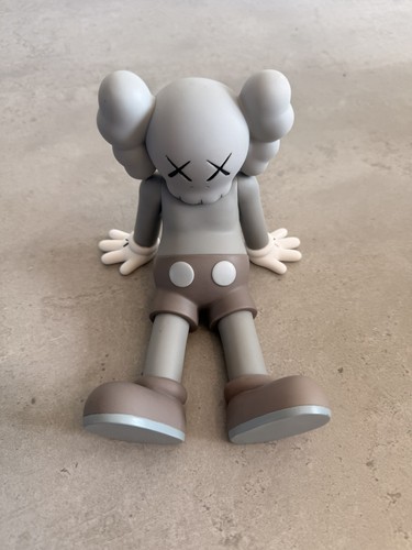 Kaws taipei holiday - taipei, companion