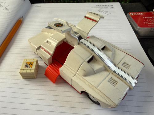 Dinky toys 105 captain - dinky,