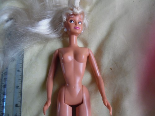 Sindy doll moving eyes long - eyes,