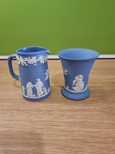Pair small blue - of,