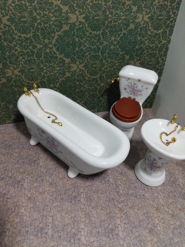 Dolls house 12th scale - house, 1/12th