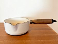 Unbranded Cream / White Cast