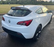 VAUXHALL ASTRA GTC 2L 3 DOOR MK6  WHITE - BREAKING CAR SPARES PARTS