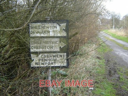 Photo old road sign - old, crick