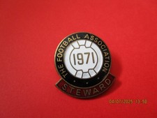 THE FOOTBALL ASSOCIATION  ENAMEL STEWARD BADGE 1971  *RARE*