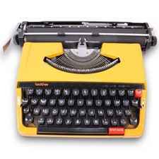 Vintage BROTHER Deluxe 262TR Yellow Portable Typewriter w/ Carry Case - B27