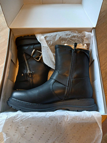 Brand new never been worn - new,