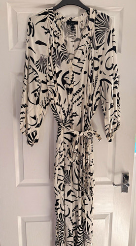 New look curves black white - new,