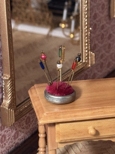 Dollshouse scale hat - scale, pin