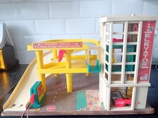 Fisher Price multi-story garage, vintage multi-colour, old but works perfectly!