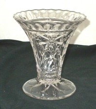 IMPRESSIVE LARGE HEAVY VINTAGE CLEAR GLASS VASE WITH FLARED RIM & FLOWER DESIGNS