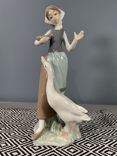 Lladro figure girl with - figure,