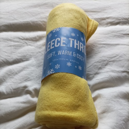 Yellow fleece throw - bn,