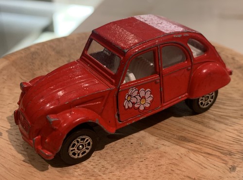 Corgi citroen 2cv6 red - corgi, flower