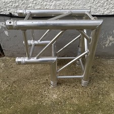 Global truss 34 corner