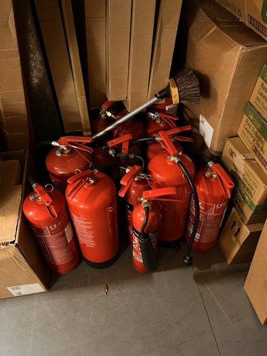 Empty fire extinguishers 15 - fire, x