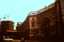 PHOTO  THE WWI MEMORIAL ENTRANCE TO WATERLOO STATION 06/74  NOTE THE OLD TAXI