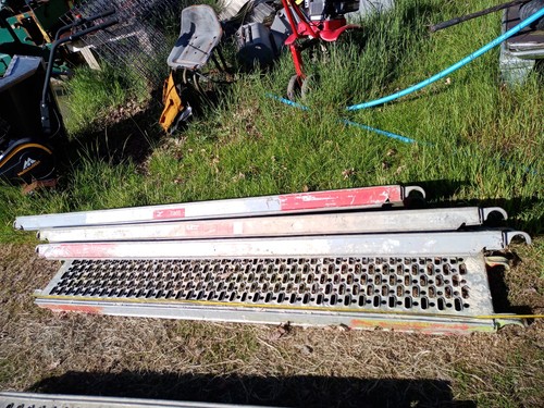 Steel boards scaffold - /,