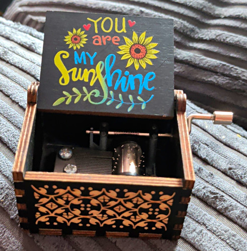 Hand crank wooden - wooden, music