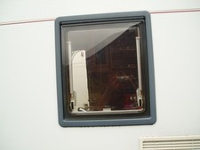 CARAVAN SEITZ WINDOW 47CM X 54.5CM COACHMAN VIP 2001