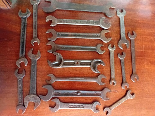 Job lot old spanners - 17,