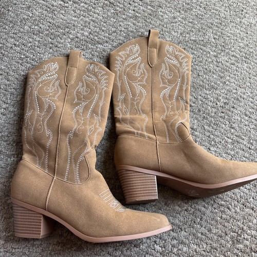 Light brown cowboy boots size - boots,