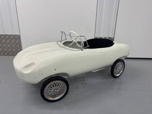 1960s tri ang - e-type, car