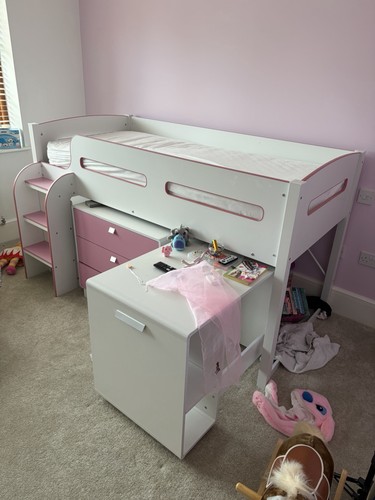 Pink girls kids bedroom - pink,