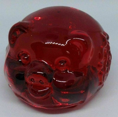 Clear red glass pig happy - red,
