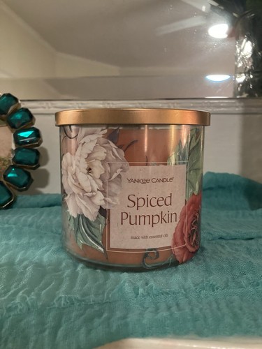 Yankee candle medium 5oz - candle,