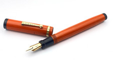 VINTAGE NEWARK SENATOR FOUNTAIN PEN CARDINAL RED SEMI FLEXIBLE 14K GOLD FINE NIB