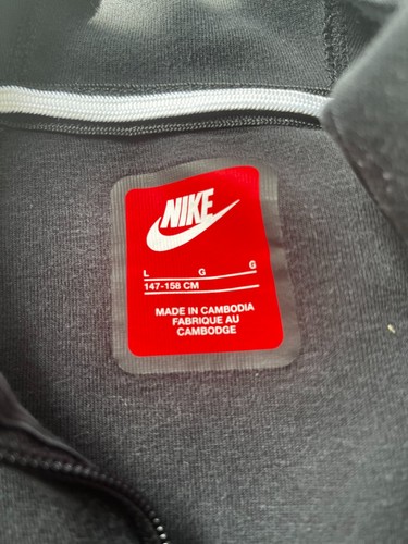 Large boys nike tech fleece - large,