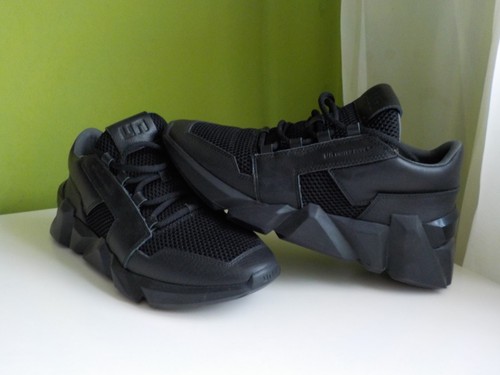 United nude space kick - united,
