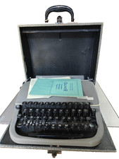 Vintage cased Oliver courier typewriter - 1954